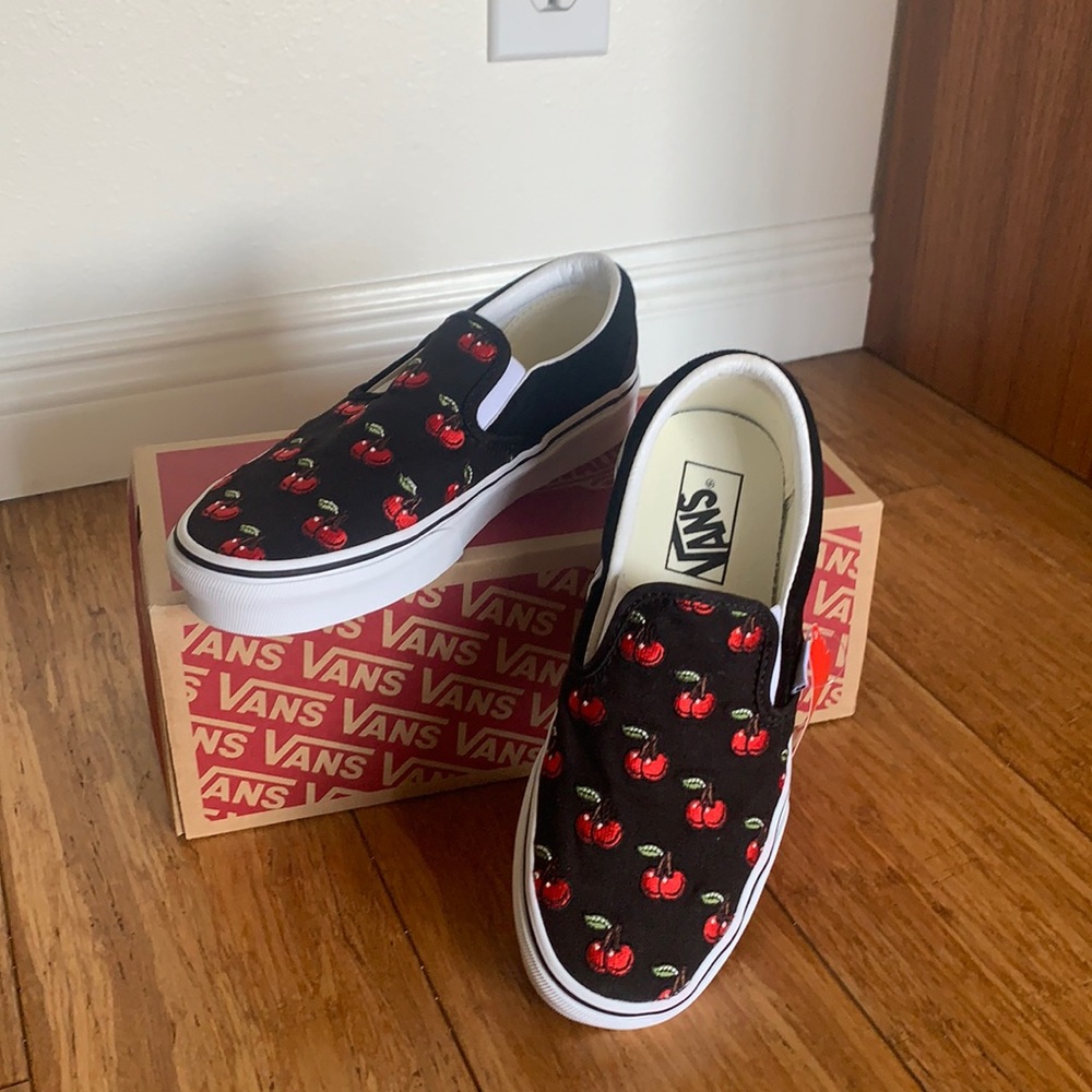 new in box women’s slip on vans size 8